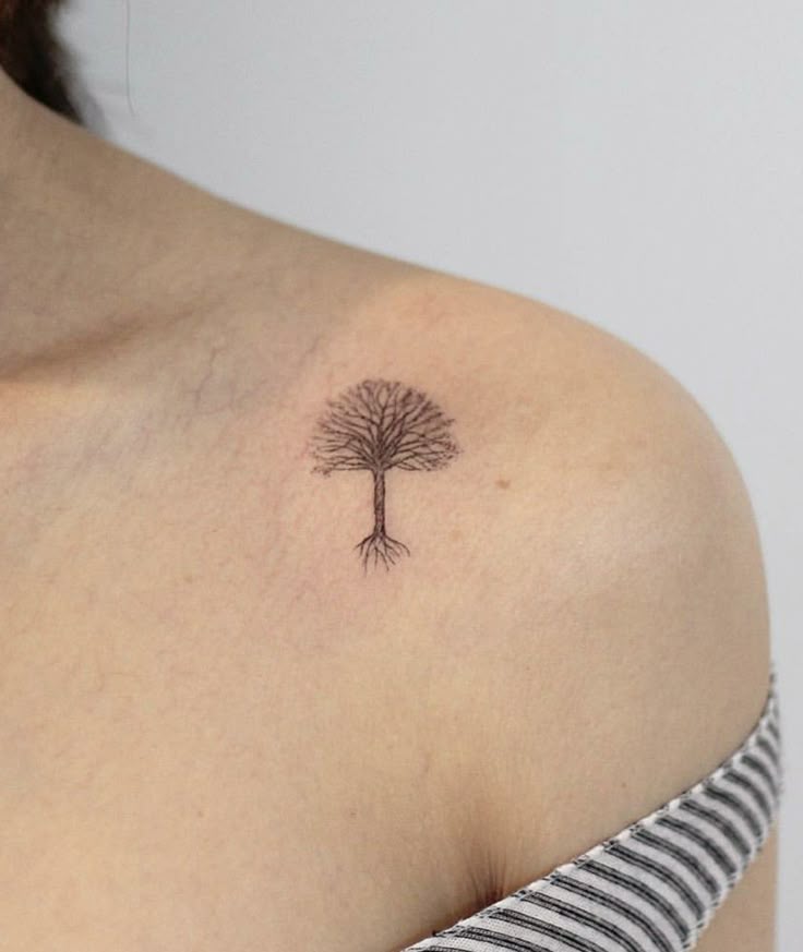 Pin by Chloe Robinson on Tree tattoo | Tree tattoo, Tree tattoo small, Tiny tree tattoo