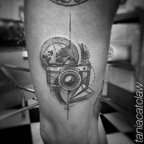 Sketch work style photo camera on the left thigh.