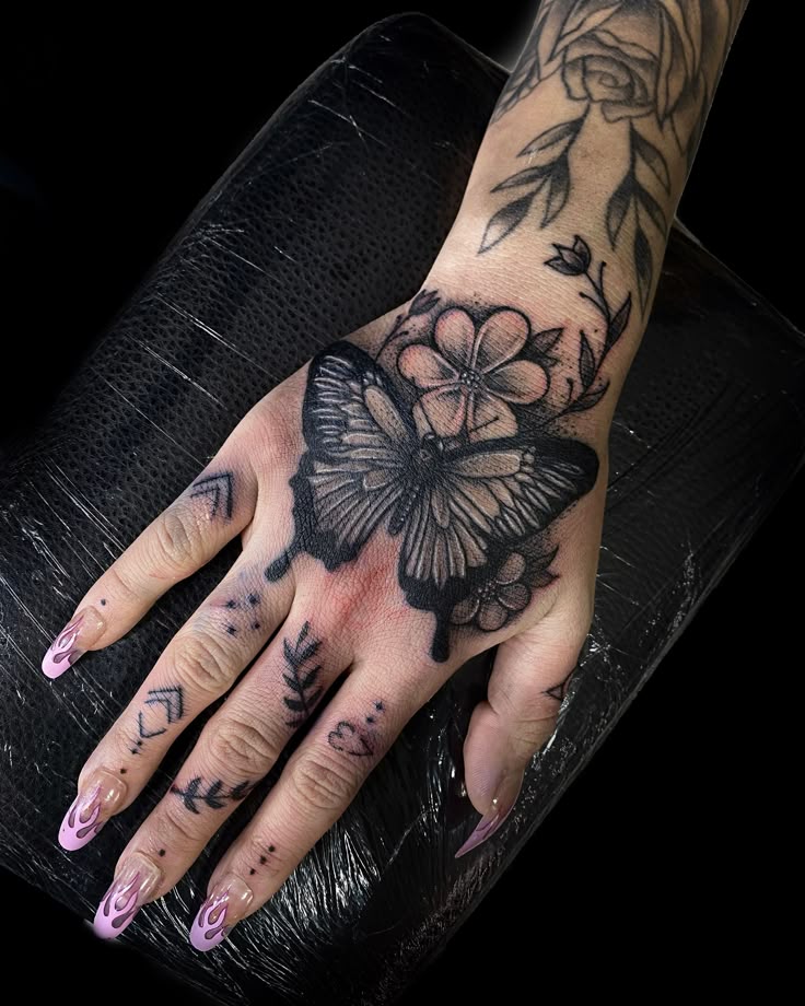 22 Amazing Broken Heart Tattoo Ideas To Inspire You In 2023 - Outsons