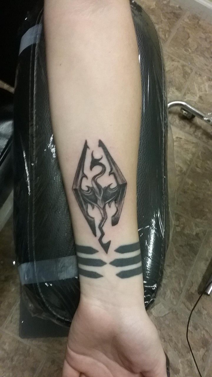 Pin by prazermarce on Tattoo | Skyrim tattoo, Symbolic tattoos, Cool tattoos