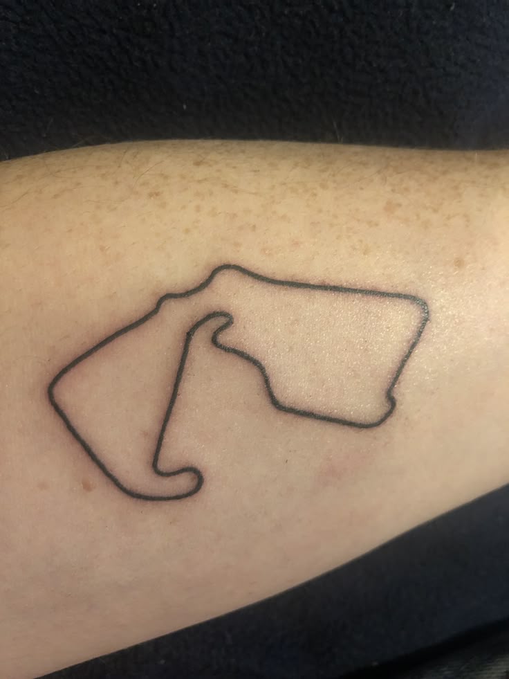 Pin by Emmanuel Lopez Leyva on f1 | Discreet tattoos, Feather tattoos, Tattoo  designs men