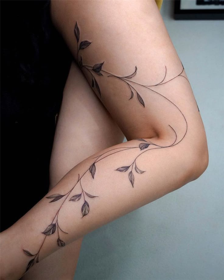 30 Simple Leaf Tattoo Ideas for Women