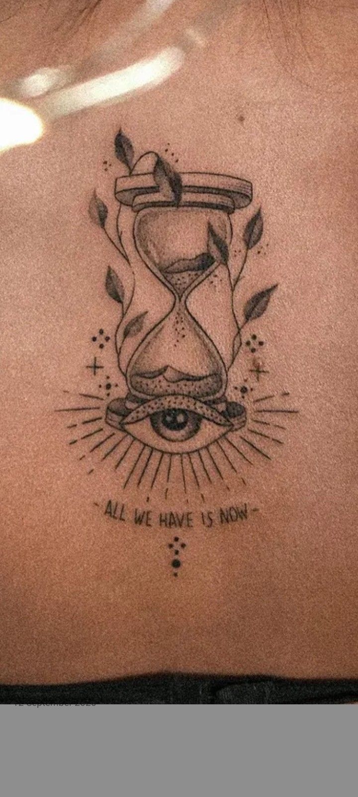Pin by shivi on tattoo ideas | Hourglass tattoo, Time tattoos, Small tattoos