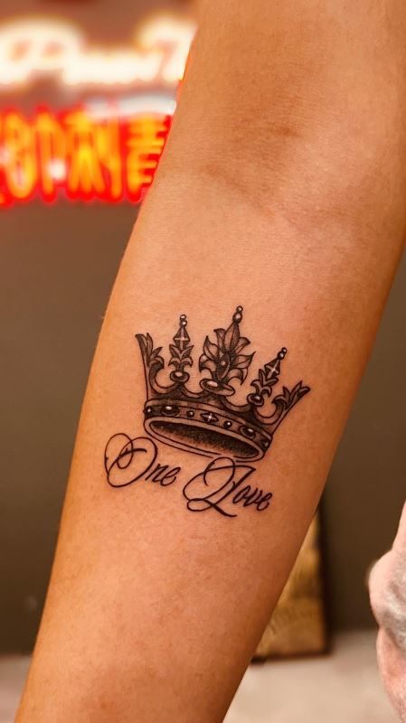 100+ Regal Crown Tattoos Fit for a King/Queen - Tattoo Me Now