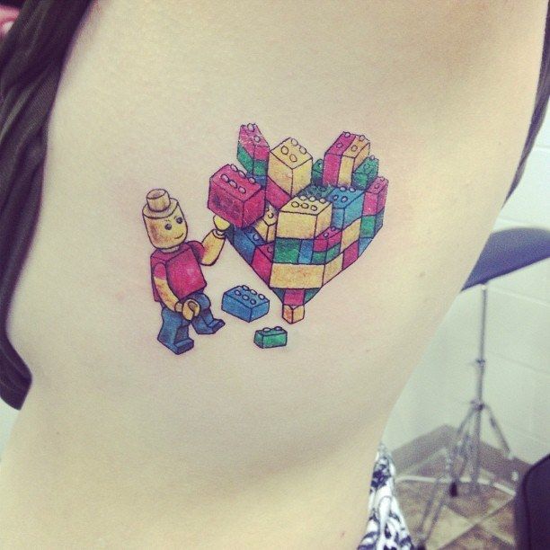 Divertidas e criativas tatuagens inspiradas no universo LEGO