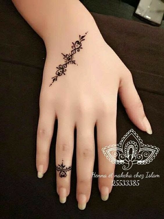 Pin by سمية قيسية on Henna & tattoos | Henna tattoo designs simple, Henna tattoo  designs, Simple henna tattoo