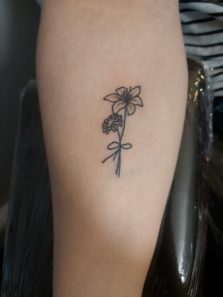 250+ Lily Tattoo Designs With Meanings (2024) Flower ideas & Symbols