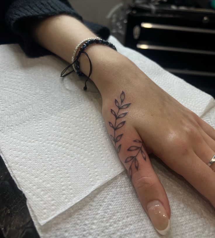 🌿 @worcesterparktattoo #tattoo #tattoos #tattooartist #tattooideas  #finelinetattoo #finelinetattoos #london #worcesterpark #surrey  #londontattooartist #londontattoostudio #singleneedletattoo  #singleneedletattoos #microtattoo #microtattoos #newmalden ...