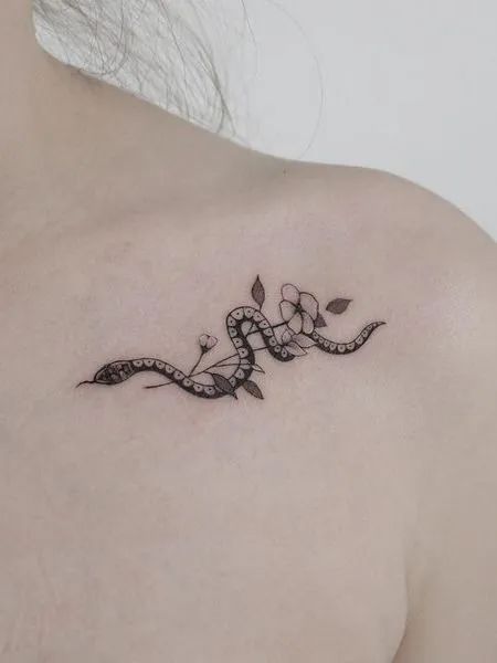 30 Best Collarbone Tattoos For Women In 2025 - Tattoo Pro