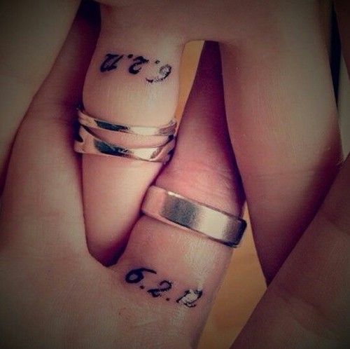 Wedding date Tattooed on bride and groom ring fingers #ideas - #married  couple