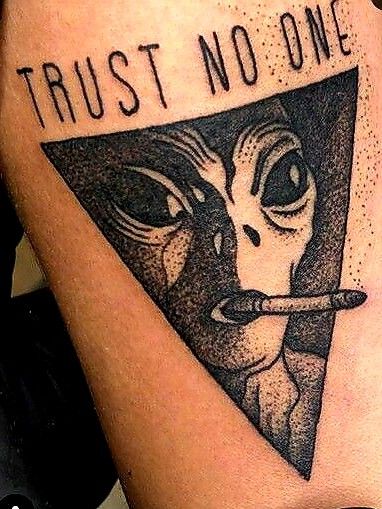 Pin by FabiolaPonce on Tattoos & Art. | Alien tattoo, Hand tattoos, Sleeve tattoos