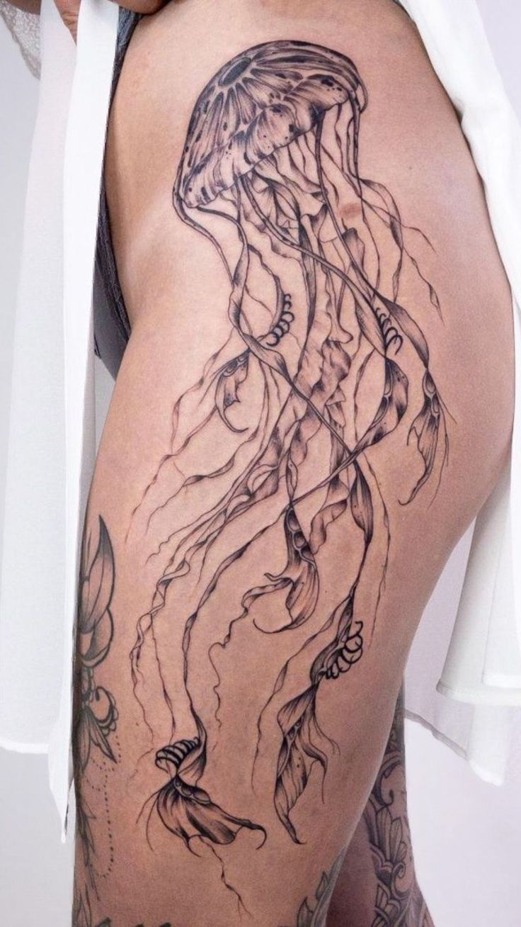 20+ Trendy Jellyfish Tattoo Ideas You Need to Try This Year 104