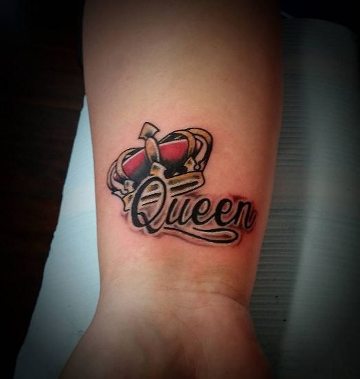 50+ Best Queen Tattoos for Women (2024) Crown, Spades, Heart