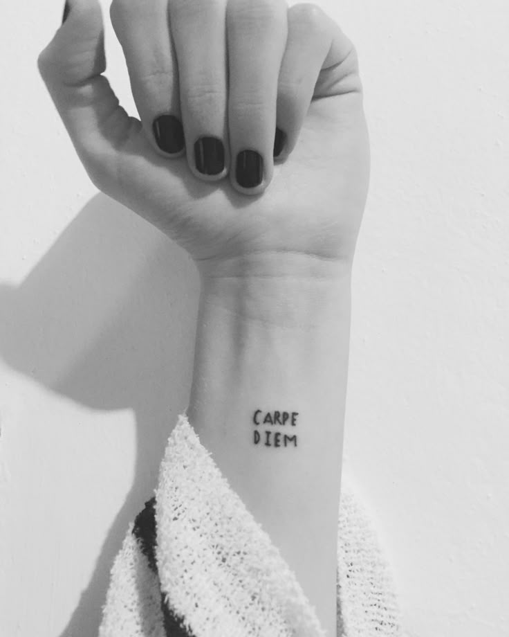 Small hand tattoo - Carpe diem