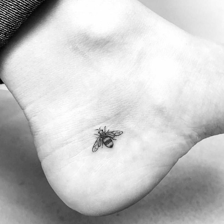 Minimalist Bee Tattoos | Minimal Tattoo Ideas