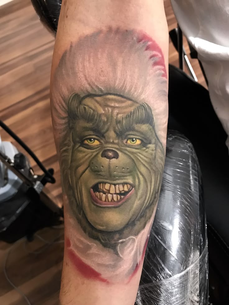 Pin de Heather Shamburg em Tattoos | O grinch, Grinch, X tatuagem
