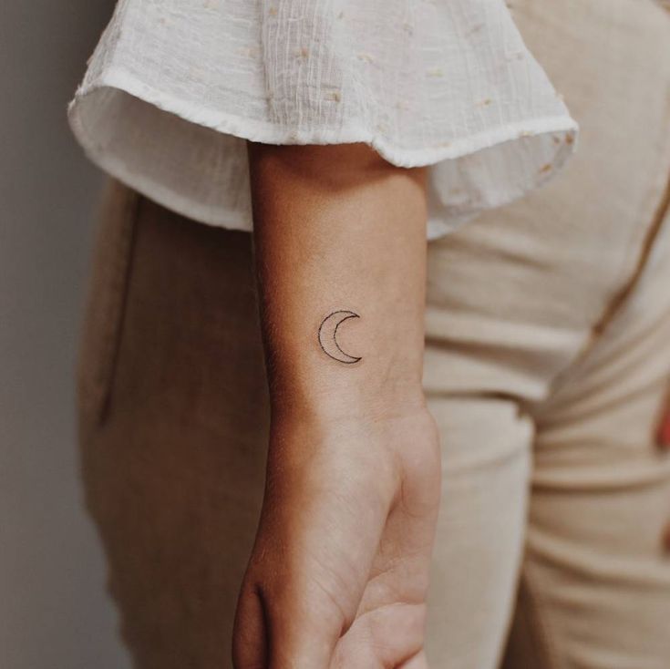 Minimalist Moon Tattoos | Minimal Tattoo Ideas