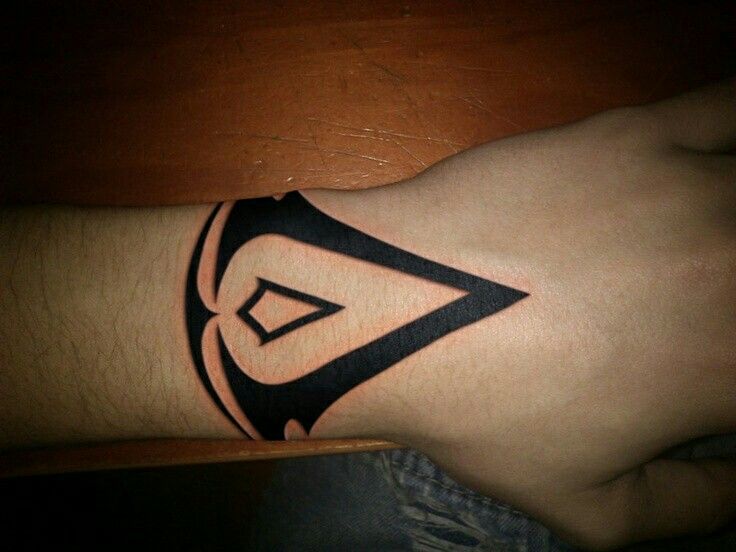 Pin by Michael Farah on Tattoo ideas | Assassins creed tattoo, Gaming tattoo,  Modern tattoos