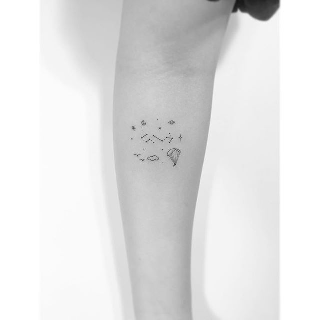 Paragliding. 패러글라이딩. . #tattoo #tattoos #art #design #illustration #linetattoo #tattooist #일러스트 #tattooworkers #tatto… | Tattoos, Kite tattoo, Tattoo feminina