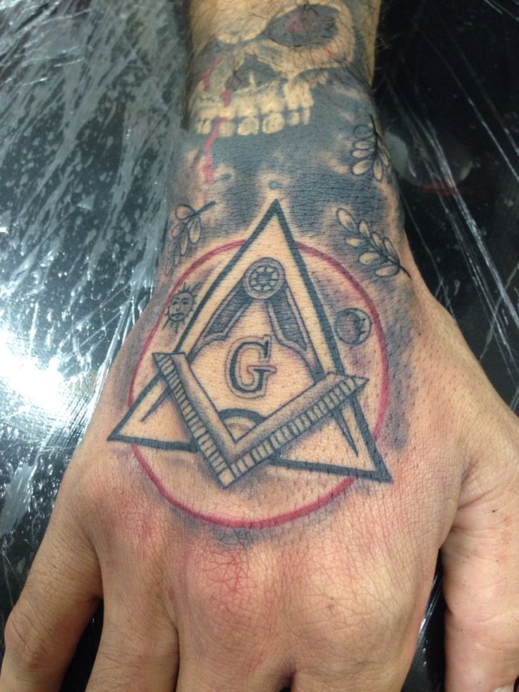 Other hand unfinished yet #masonic #mansory #hand #tattoo #square #compass  #malkafly