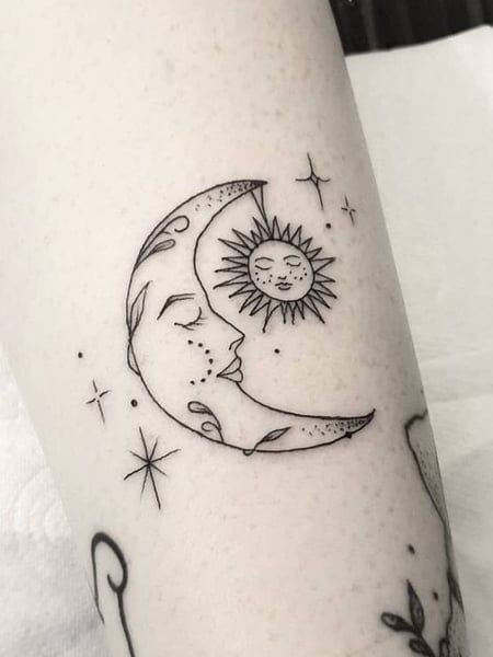 20 Dreamy Moon Tattoo Designs & Meaning