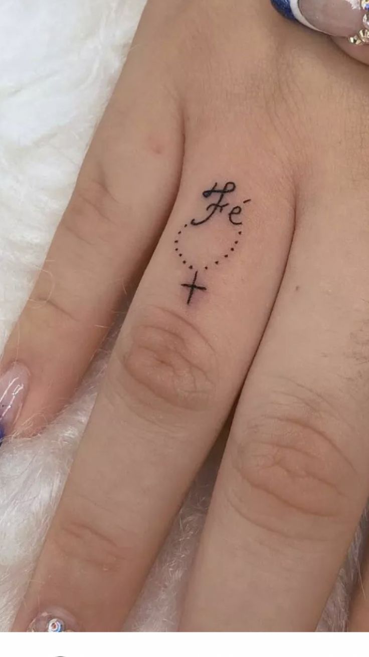 Pin de Chastity Sandolfini Heschke em Tattoo | Tatuagem com iniciais,  Tatuagem infinito com nomes, Frases