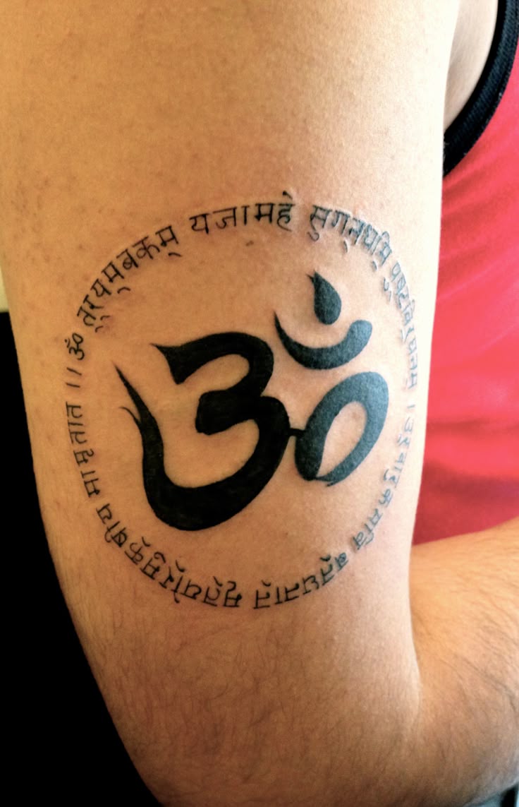 The tattoo he decided to get of a prayer verse in Sanskrit surrounding an Om symbol.