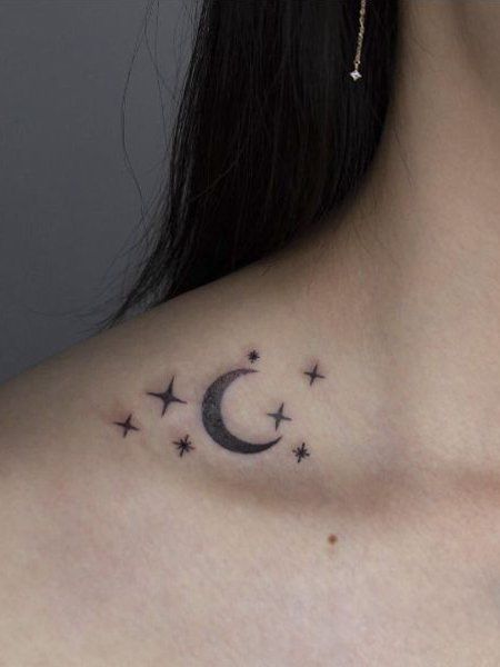 20 Dreamy Moon Tattoo Designs & Meaning