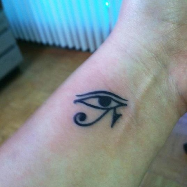Eye of Ra tattoo... simple i like it