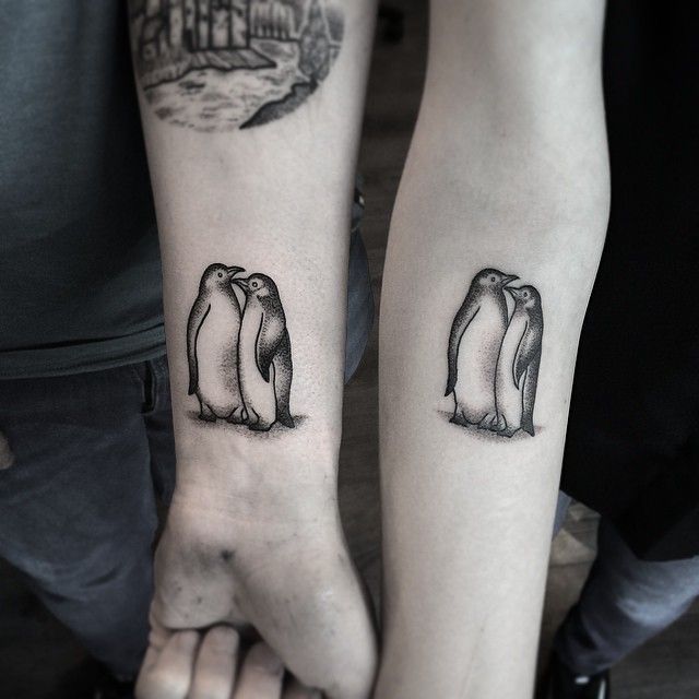 34 Best Penguin Tattoo Ideas 36 | Tatuaje pinguino, Tatuaje romántico, Tatuajes de parejas