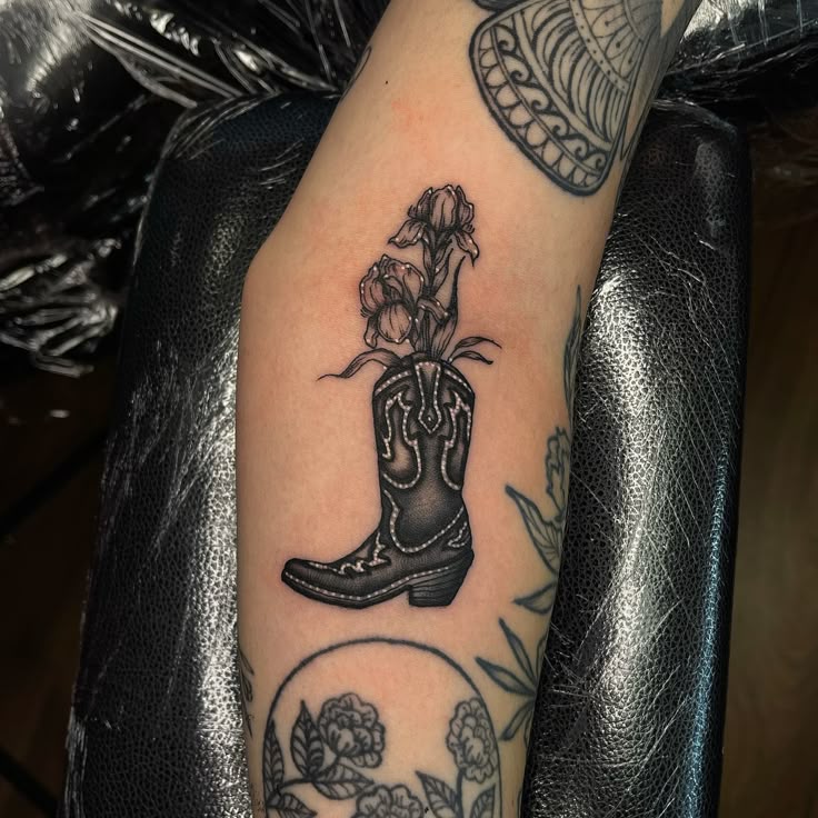 Kendal Webb Ink on Instagram: "Most adorable cowboy boot, would love to do  more of these