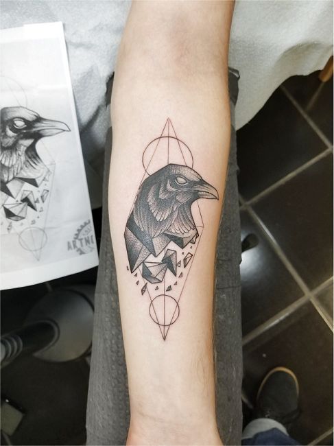 60+ Mysterious Raven Tattoo Designs