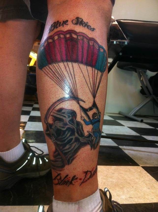 11 idées de Skydive | tatouage, tatouage bleu, vieux tatouages