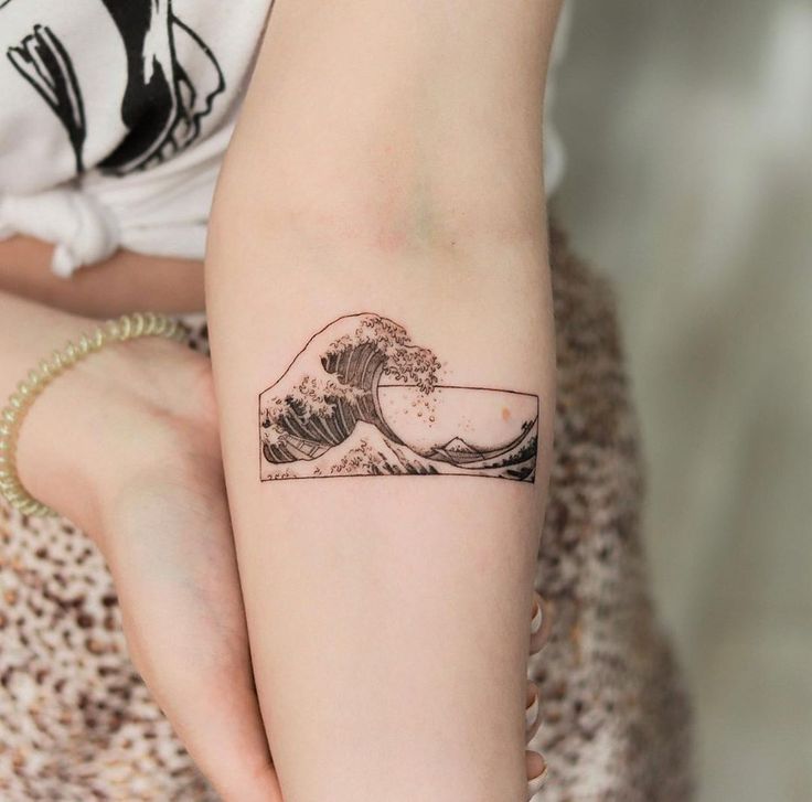 Hannah Kang🇰🇷 on Instagram: ““𝘛𝘩𝘦 𝘎𝘳𝘦𝘢𝘵 𝘞𝘢𝘷𝘦 𝘰𝘧𝘧  𝘒𝘢𝘯𝘢𝘨𝘢𝘸𝘢””