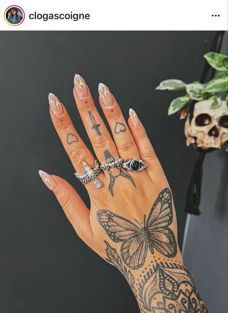 22 Amazing Broken Heart Tattoo Ideas To Inspire You In 2023 - Outsons