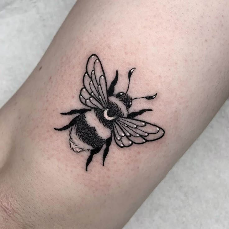 80+ Best Bee Tattoo Designs You'll Fall in Love with